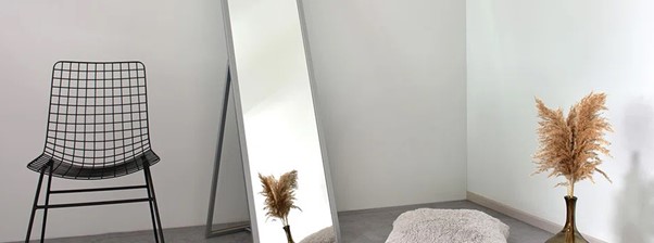 آینه در اتاق خواب