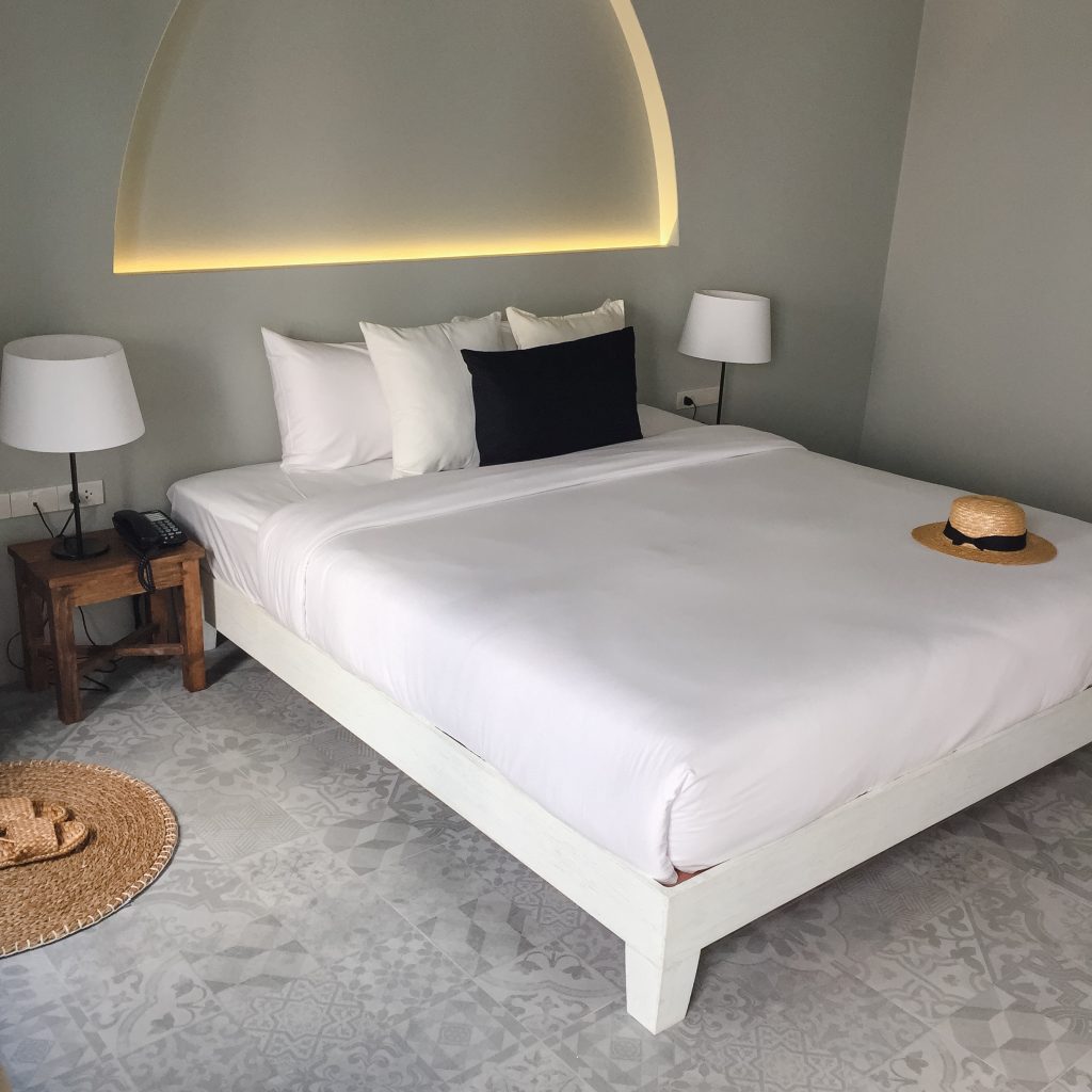 قبل از خرید تخت خواب این ۶ نکته کاربردی رو بدون؛ از استحکام پایه تا راحتی تشک