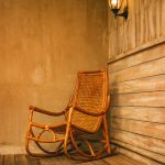 تخت و مبلمان چوبیات لک گرفت؟ بهترین روش تمیز کردن چوب بدون آسیب یا رنگپریدگی